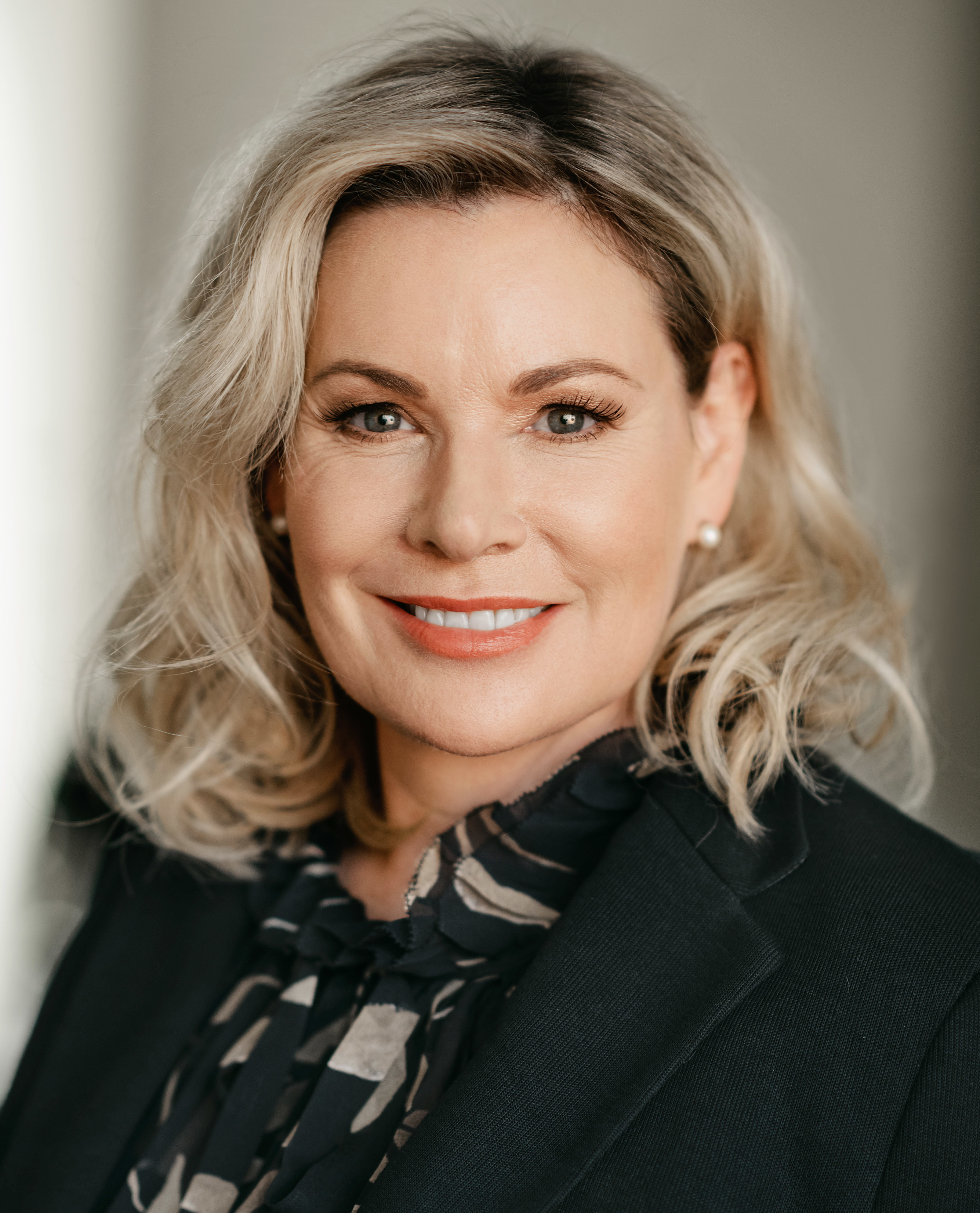 HR Danielle Edwards ICY6665 Edit